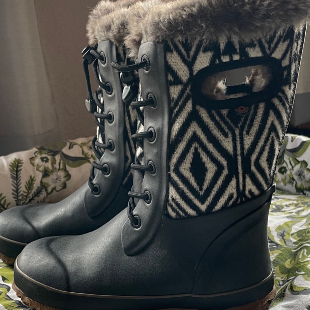 Bogs Black and White Fur-Lined Kids Boots